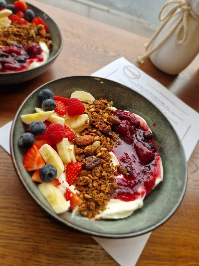 Granola & Fruit Bowl